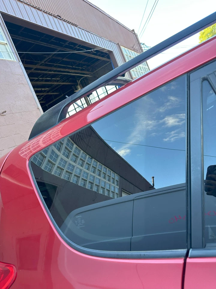 Cuarto de vidrio usado para: Toyota Rav4 R 2012. tinte de privacidad grado derecho A Foto 1 de 4