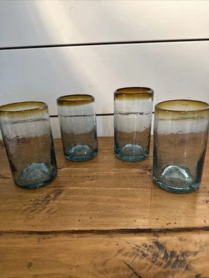Juego de 4 vasos mexicanos de bola alta soplados a mano azules con borde ámbar Foto 1 de 4