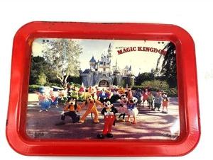 Vintage Walt Disney Magic Kingdom Metall TV Tablett Mickey Mouse Souvenir Disney Parade - Bild 1 von 6