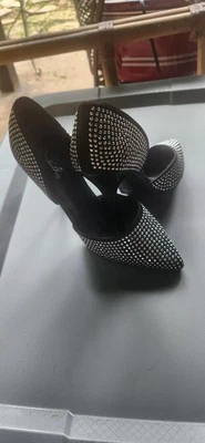 Tacones Qupid negros plateados tachonados de 4 pulgadas hechos por el hombre superiores acolchados 6,5 Foto 1 de 4