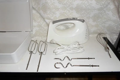 GE HAND MIXER SET--6-Speed - Image 1 of 4