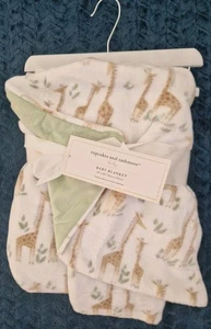Cupcakes and Cashmere Fleece Blanket Giraffe Print Pram Cot Lovey 30x40" New - Picture 1 of 4