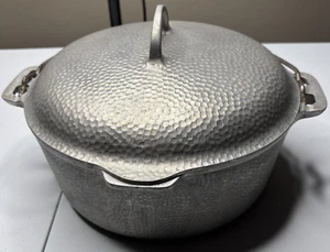 Vintage Griswold No 8 Hammered Aluminum Dutch Oven Pot A2165 W Lid A2108C BAIL - Picture 1 of 15