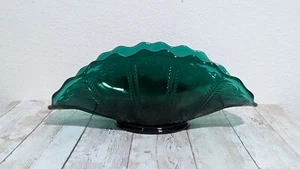 Beautiful Vintage LE Smith Emerald Green Banana Boat Fan Fruit Glass Dish - Picture 1 of 7