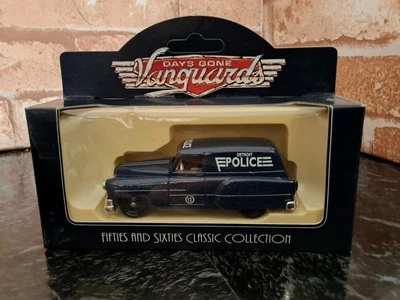 LLEDO DAYS GONE VANGUARDS 61001 1953 FURGONETA POLICÍA PONTIAC DETROIT EN CAJA Foto 1 de 4