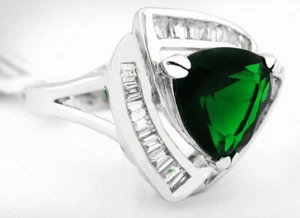 LAB CREATED EMERALD 6.70 Cts & WHITE SAPPHIRES RING Silver Plated-NWT-Size 5.5 - Picture 1 of 4
