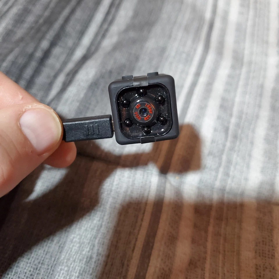 Discreet Camera - Image 1 of 4