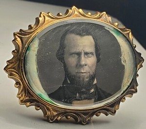 ESTATE ANTIQUE GOLD FILLED DAGUERREOTYPE BROOCH PIN-MOURNING-FREE USA SHIP