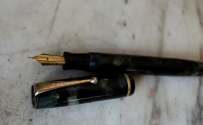 PARKER DARK GREEN MARBLED FOUNTAIN PEN - SOLID GOLD 18 CARATS NIB - VINTAGE - Image 1 of 4