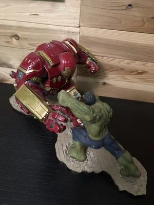 Kotobukiya Avengers Age Of Ultron Hulk & Hulkbuster ARTFX+ 1/10 Scale Figure Set - Image 1 of 3