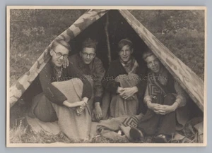 'Morgens nach Orgie' - 4 Jungen im Zelt - Altes Foto - Picture 1 of 2