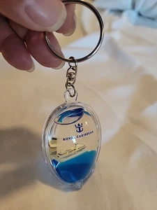 Schlüsselanhänger schwimmendes Kreuzfahrtschiff Modell Logo Acryl NEU Maritim Royal Caribbean - Bild 1 von 4