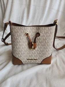 Michael Kors SMALL Mercer Crossbody Bag Top Handle Bucket Tan & Brown - Picture 1 of 12