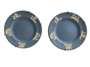 Wedgwood Set 2 Piatti Diaspro Blu 6 1/4" Cupido Cherubino Collezionismo Inghilterra - Foto 1 di 11
