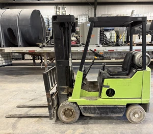 CLARK GCS17 Cushion Tire Forklift LP Gas Forklift - Picture 1 of 11