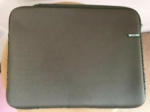 Incase Sleeve Macbook 15 Inches Laptop Case bag Light Green color - Bild 1 von 9