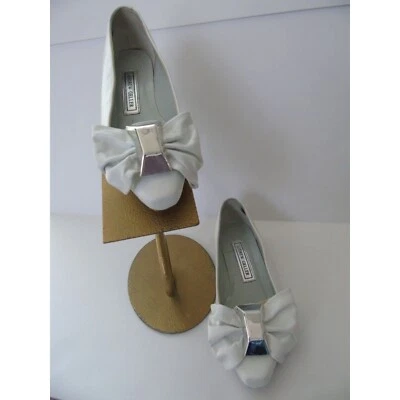 Zapatos De Colección Para Mujer Andrew Geller Planos Blancos Sin Cordones Plateados Blanco Lazo Talla 6M Foto 1 de 4