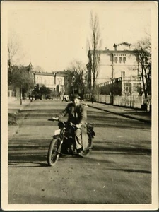Tarjeta fotográfica de transporte de motocicletas Alemania 1942 Segunda Guerra Mundial Europa - Imagen 1 de 2