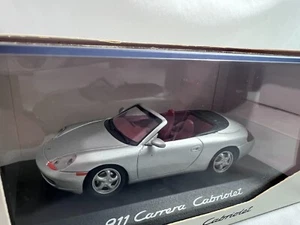 Minichamps Porsche 911 Carrera Cabriolet silber Maßstab 1:43 - Bild 1 von 7