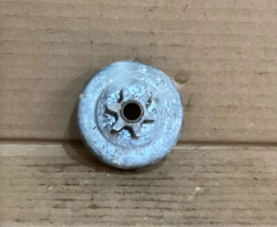 Деталь бензопилы Poulan Micro XXV Deluxe 530048032 звездочка и барабан - Изображение 1 из 4