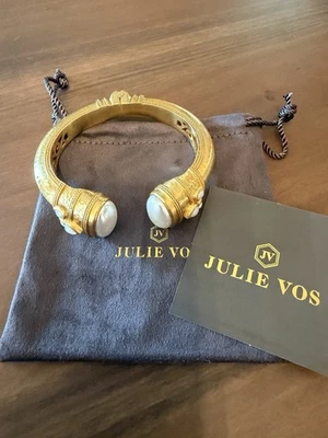 Puño grande colgado de perlas enchapado en oro Julie Vos Foto 1 de 4