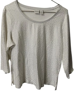 Zenergy by Chico’s Gr. 3 Baumwolle Zen Top weiß mit silbernen Punkten 100% Baumwolle Neu ohne Etikett - Bild 1 von 3