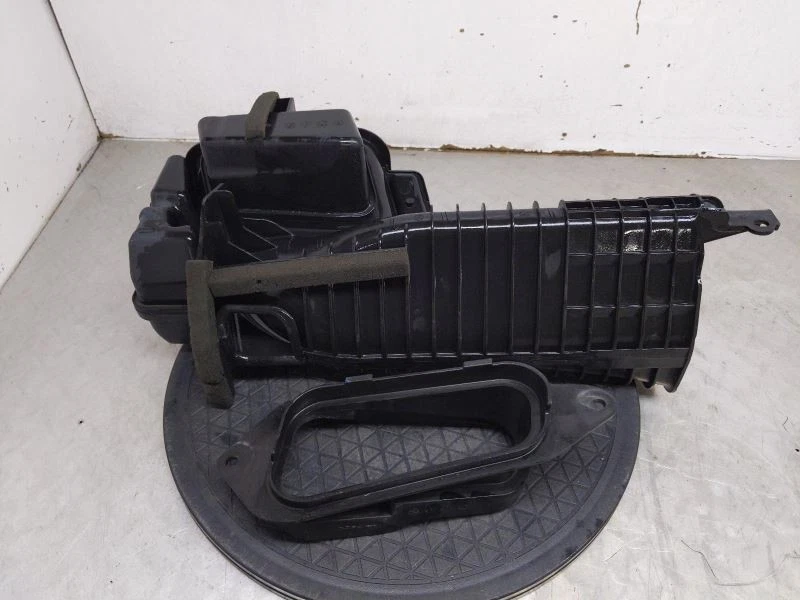 Infiniti QX56 QX80 2011-2019 caja de aire conducto de admisión tubo respirador Foto 1 de 4