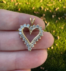 Beautiful 14k Yellow Gold Diamond heart pendant 20 diamonds 3.2g 1 carat total - Picture 1 of 6