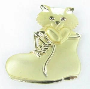 Signed AJC Vintage Cat in a Boot Brooch - Matte Gold-tone Finish - Picture 1 of 4
