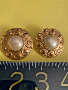 VINTAGE LARGE bold Designer bold EARRINGS Gilded metal with faux pearls MINT WOW - Picture 1 of 10