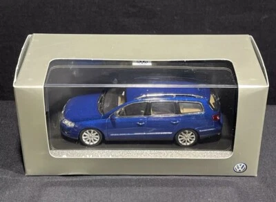 1/43 Minichamps VW Volkswagen Passat Wagon diecast - blue - Image 1 of 4