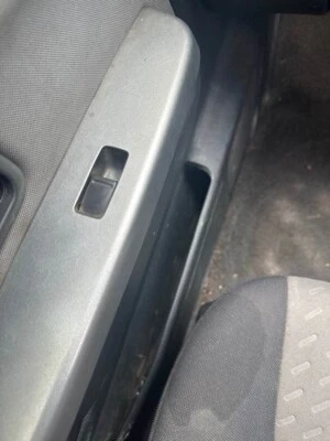 2006 Nissan Navara D40 Left Rear Window Switch STX 05-09 OEM #B648 - image 1 of 4