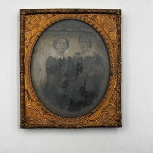 Fotografía antigua efímera ambrotipo enmarcada 2 mujeres posando 3x3 - Imagen 1 de 8