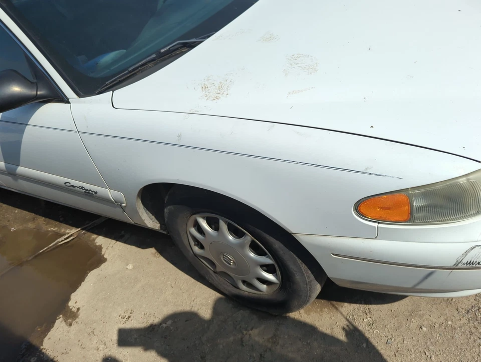 1997 - 2000 别克 Century 乘客挡泥板 HHP1G — 第 1/1 张图片