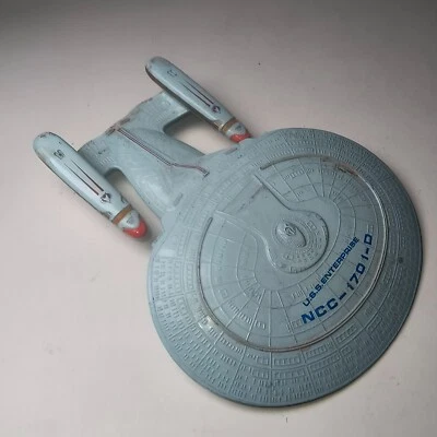 Star Trek Die Cast USS Enterprise Starship 1988 The Next Generation (used) - Image 1 of 4