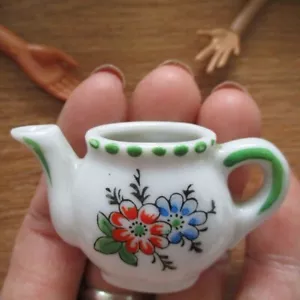 casa delle bambole miniatura 1:6 ° porcellana smaltata teiera floreale per bambola reale 12 pollici - Foto 1 di 4