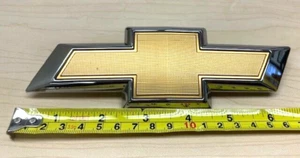 2018-22 GM Chevrolet Traverse Tailgate Chevy Gold Bezel Bowtie Emblem #23166689 - Picture 1 of 3
