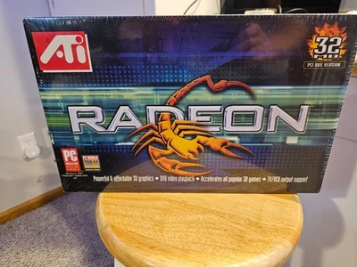 Placa de gráficos 3D Radeon ATI 32MB PCI Bus 2001 SDR NTSC Games ENG/NA Foto 1 de 4
