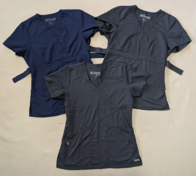 Lote de 3 Camisetas Médicas Grises Anatomía Talla XS Cuello en V Gris/Azul Foto 1 de 4