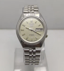 Vintage Seiko 5 Japan 7009 Automatic 17J Movement Day/Date Men's Wrist Watch - Picture 1 of 15
