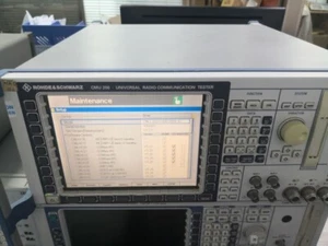 Rohde & Schwarz CMU200 radio communication tester/ - Picture 1 of 5
