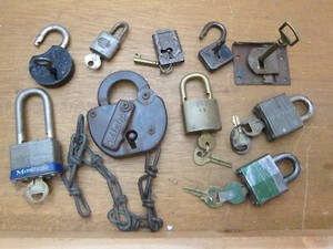 10 USED / VINTAGE LOCK & KEYS : BELL,CORBIN, WATERBURY, MASTER, - Picture 1 of 12
