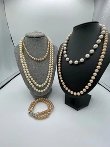Vintage Faux Pearls 4 Necklaces 1 Bracelet All Have Damage Good For Crafts - Picture 1 of 9