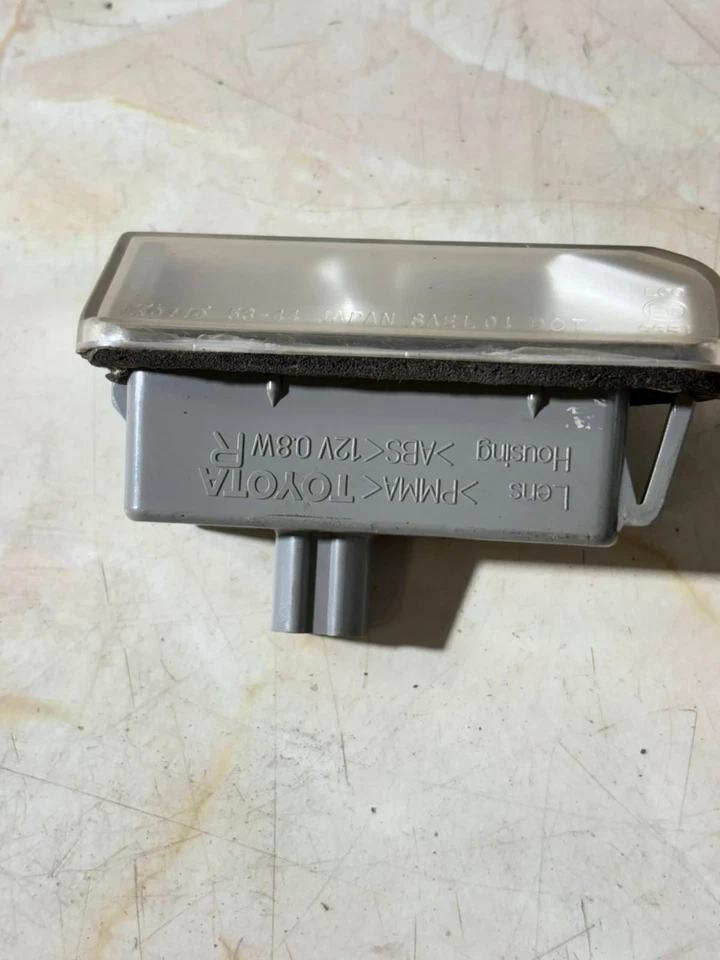 LEXUS IS 220D IS250 MK2 '07 LEFT PASSENGER SIDE NUMBER PLATE LIGHT (AA) 2006 - Image 1 of 4