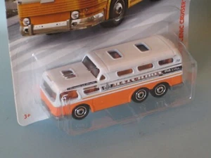 Matchbox Scenic Cruiser Bus Coach in USA Box 70mm Toy Model Greyhound in BP Disc - Picture 1 of 2