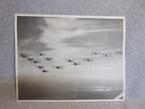1935   Large 11" x 14"  Press Photo  AIRCRAFT SQUADRONS BATTLE FORCE   BI-PLANES - Picture 1 of 3