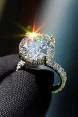Anillo de boda solitario de diamantes de corte redondo de 5 quilates enchapado en oro blanco de 14 quilates Foto 1 de 4