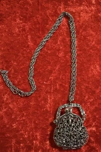 Vintage Halskette mit Taschenbuch Geldbörse Anhänger filigran silberfarben 12" Kette - Bild 1 von 3