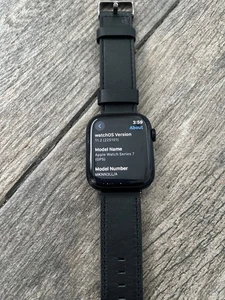 Apple Watch Series 7 (GPS, 45 MM) - Boîtier en aluminium minuit avec bracelet en cuir - Photo 1 sur 5
