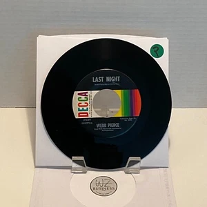 Webb Pierce – Sweet Lips / Last Night Decca – 31249 - Picture 1 of 2